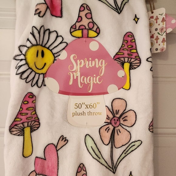 NWT Adorable ๐ Mushroom with ๐ flowers soft Blanket ! - Picture 2 of 7